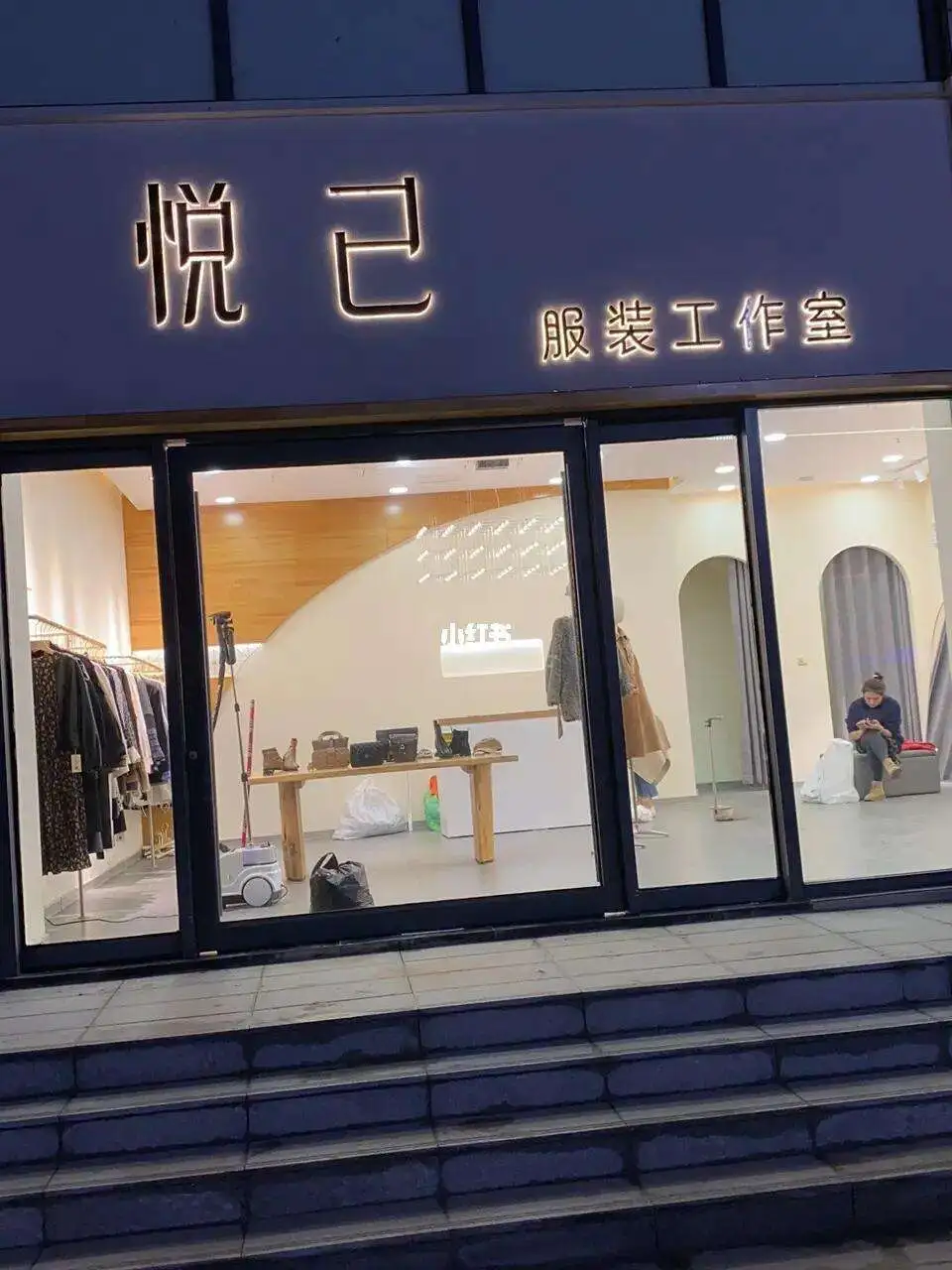 服装店门头装修效果图(服装店门头装修效果图片)