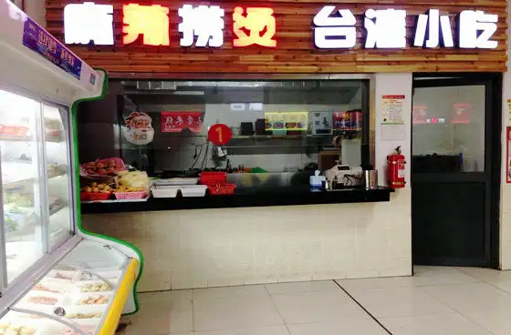 窗口式店铺装修(窗口门面设计图片大全)